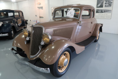 1934 Ford 40 (V-8) Deluxe 5-Window Coupe (1006)