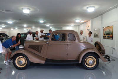 1934 Ford 40 (V-8) Deluxe 5-Window Coupe (1034)