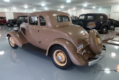 1934 Ford 40 (V-8) Deluxe 5-Window Coupe (1039)