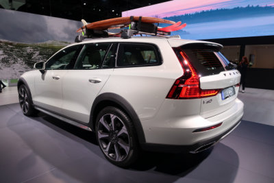 2019 Volvo V60 crossover wagon (1744)