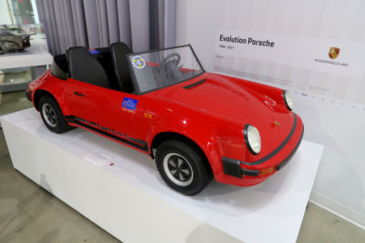 1985 Porsche 911JR, scaled-down, produced by Porsche for children, 2.2 hp Honda gas engine, manual trans., disc brakes ( 1811)