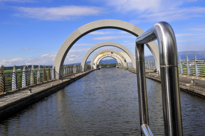 Returning to the wheel along the upper race