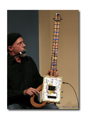 Cigar box guitar