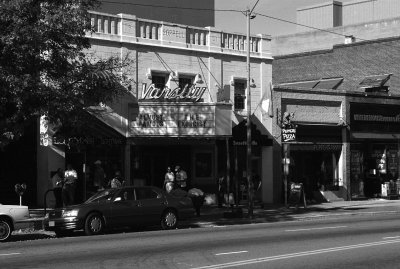 Varsity Theatre, Peppers Pizza