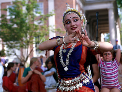 indian dancer at Apple Chill 2001