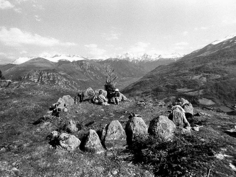 Vue vers le Sud-Est depuis lun des cromlechs du Bnou