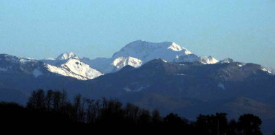 Le Pic de Sesques (2606 m), versant Nord, vu de Mourenx