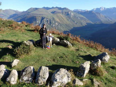 Les ronds de pierres du Bnou avec Maka