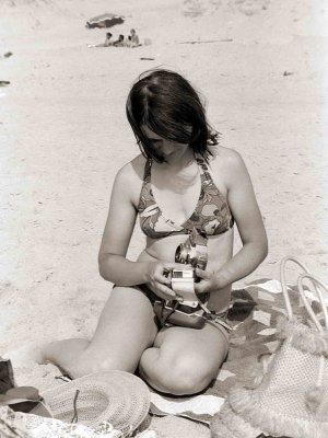 Anne à la plage, aout 1977 