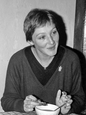 Claire en visite  la Croix de Buzy en dcembre 1979