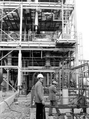 Construction d' un atelier de production industrielle en 1982