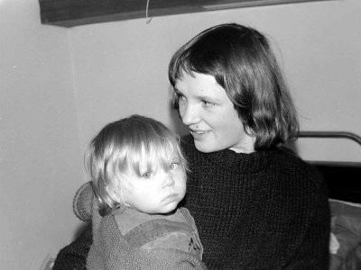 Odile et sa fille Natacha, janvier 1978