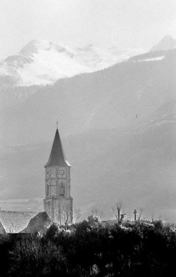 Clocher de l'glise du village de Castet