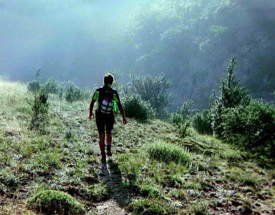 Marche d'approche vers l'amorce du canyon de Balcs
