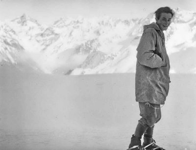 Franois devant la porte du refuge