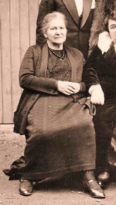 Marie-Anna Laslandes (Bonne-Maman), 77 ans.