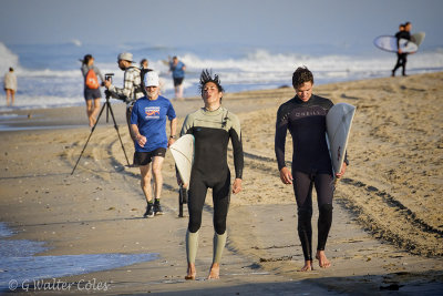 Beach scene people walk 4-11-17 1.jpg