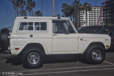 Ford 1970s Bronco White (1) S.jpg