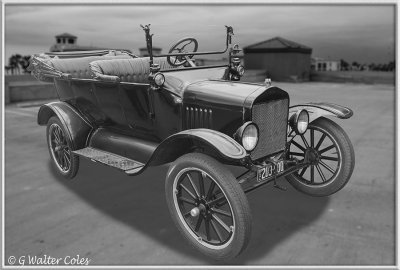 Ford 1920 4-dr Convertible DD 5-27-17 (2) F BW Blur.jpg