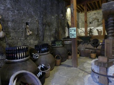 02-medieval winepress, Omedos.JPG