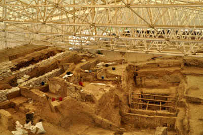 Excavated walls of the houses which were built right up against each other in a honeycomb-like maze.