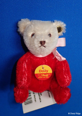 steiff small Dolly bear in red 1991 to 1992