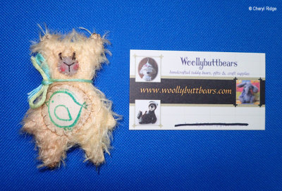 Teeny flat bear by Woollybuttbears