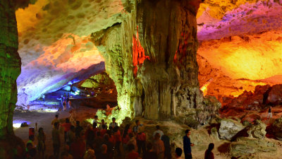 Sung Sot Cave - Ha Long Bay