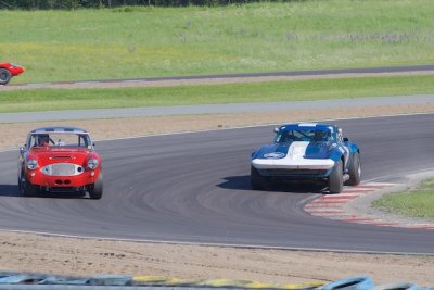 Chevrolet Corvette GS 1965 o Austin Healey 3000.jpg