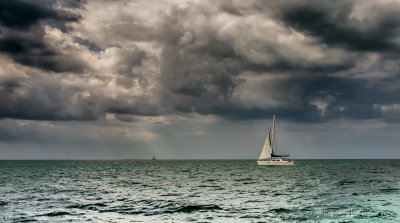 Lux_Poirier_sail_boat_in_bad_weather.jpg