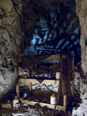 Reconstructed bunks with original artifacts, Carrière Wellington, Arras (4/5/2017)