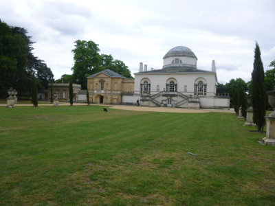 Side view of Chiswick House showing Burlingtons Villa in white next to the sandy coloured Link building