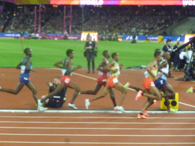 Mo Farah takes the lead