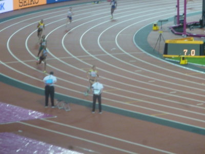 Start of women's 4x400 relay