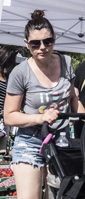 Woman at the market without earphones 3