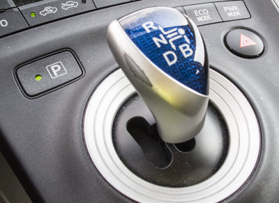 Toyota Prius gear shift and park button
