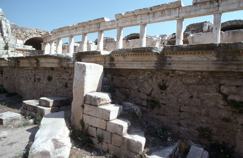 Afrodisias theatre 92 060.jpg