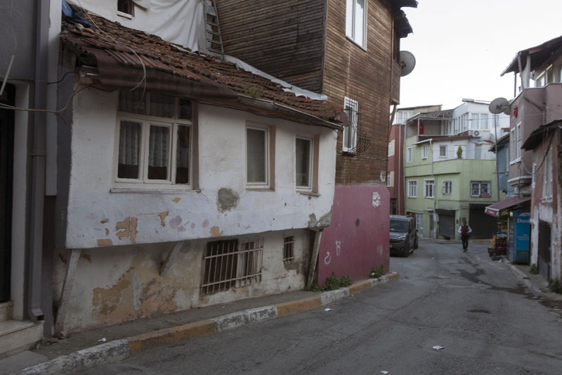 Istanbul Beyoglu downhill march 2017 3404.jpg