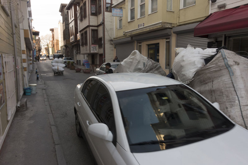 Istanbul Near Suleymaniye march 2017 3427.jpg