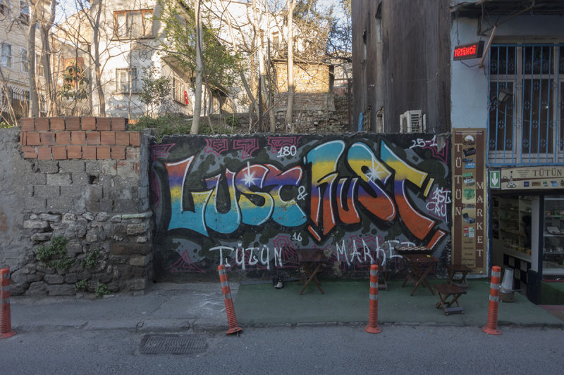 Istanbul Near Suleymaniye march 2017 3432.jpg