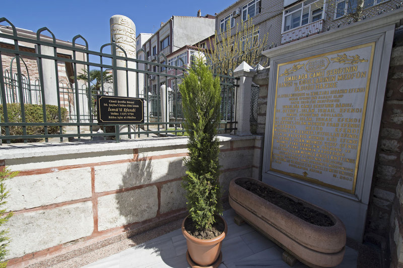 Istanbul Ismail Aga Mosque march 2017 2486.jpg
