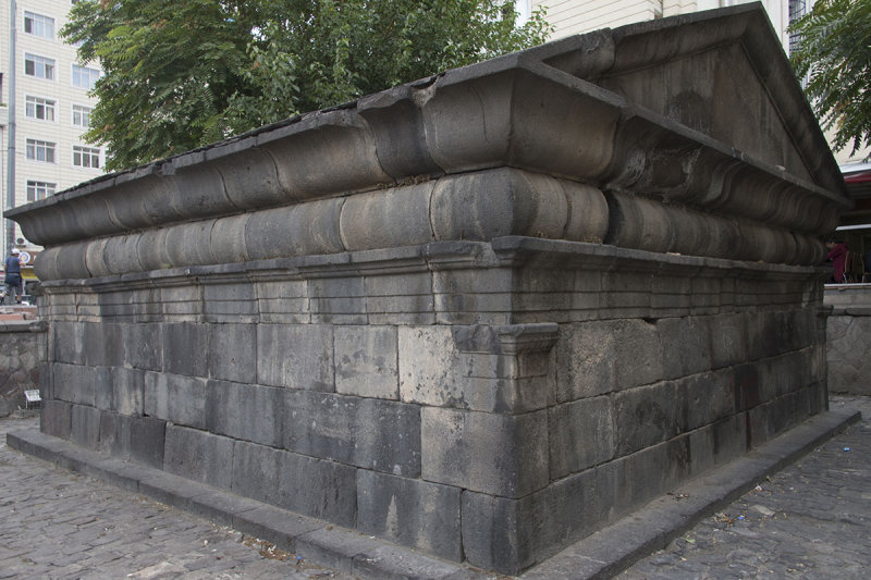 Kayseri Roman tomb 2017 5078.jpg