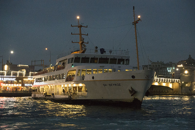 Istanbul Eminonu Iskelesi march 2018 3945.jpg