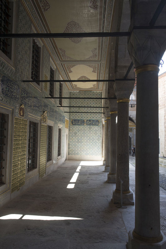 Istanbul Topkapi Museum Harem june 2018 6405.jpg