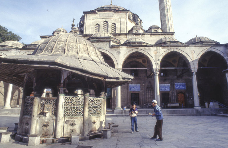 Istanbul Sokollu Mosque 2002 393.jpg