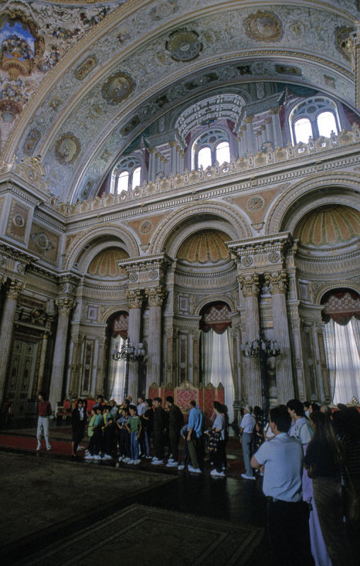 Istanbul Dolmabahce 93 030.jpg