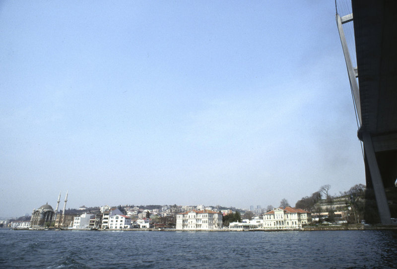 Istanbul Bosporus 96 006.jpg