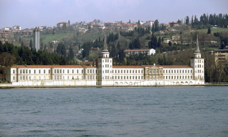 Istanbul Bosporus 96 048.jpg