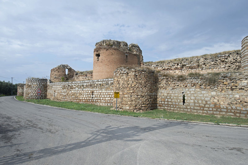 Iznik Wall at Yenisehir Gate october 2018 8227.jpg