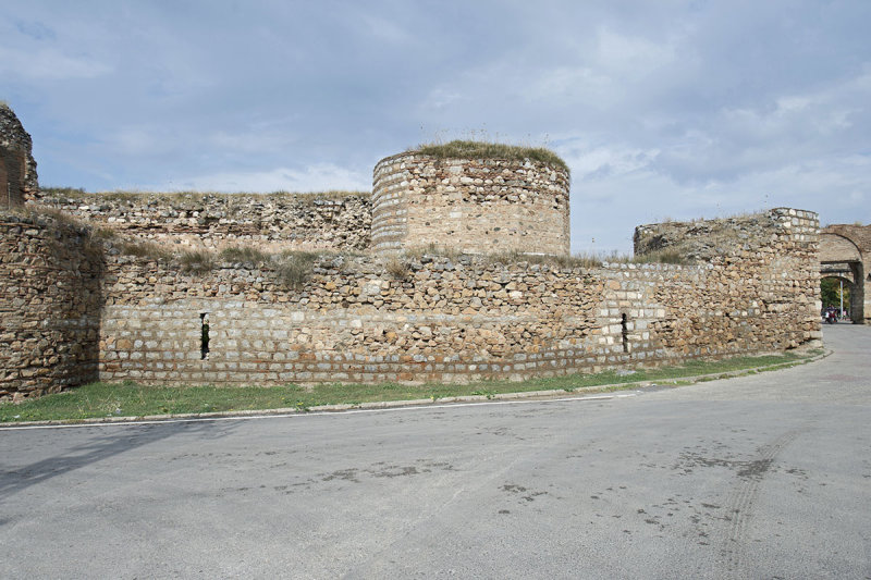 Iznik Wall at Yenisehir Gate october 2018 8229.jpg